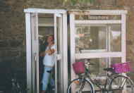 eine franzoesische telefonzelle !